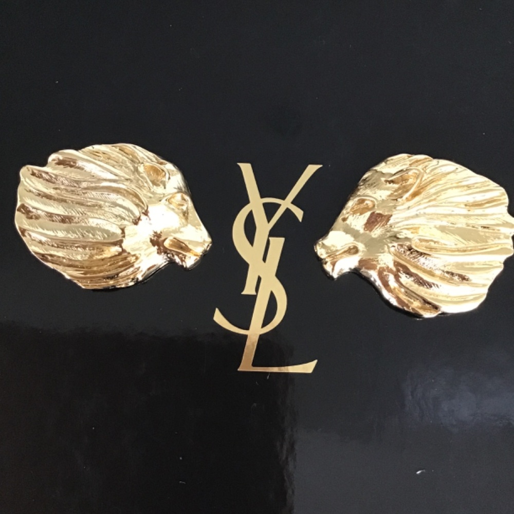 Yves Saint Laurent Large Vintage Gold Tone Lion Head clip on earrings - Picture 2 of 7